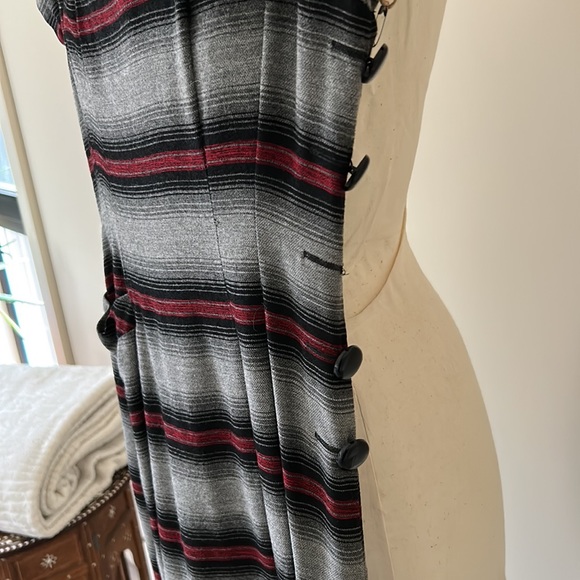 Vintage 1960s Grey and Red Striped Wiggle Dress - Picture 3 of 5